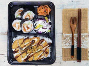 Crispy chicken lunchbox: sushi, chicken on rice, veges